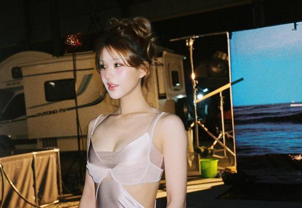 赵露思的皮肤白嫩，保养有方。