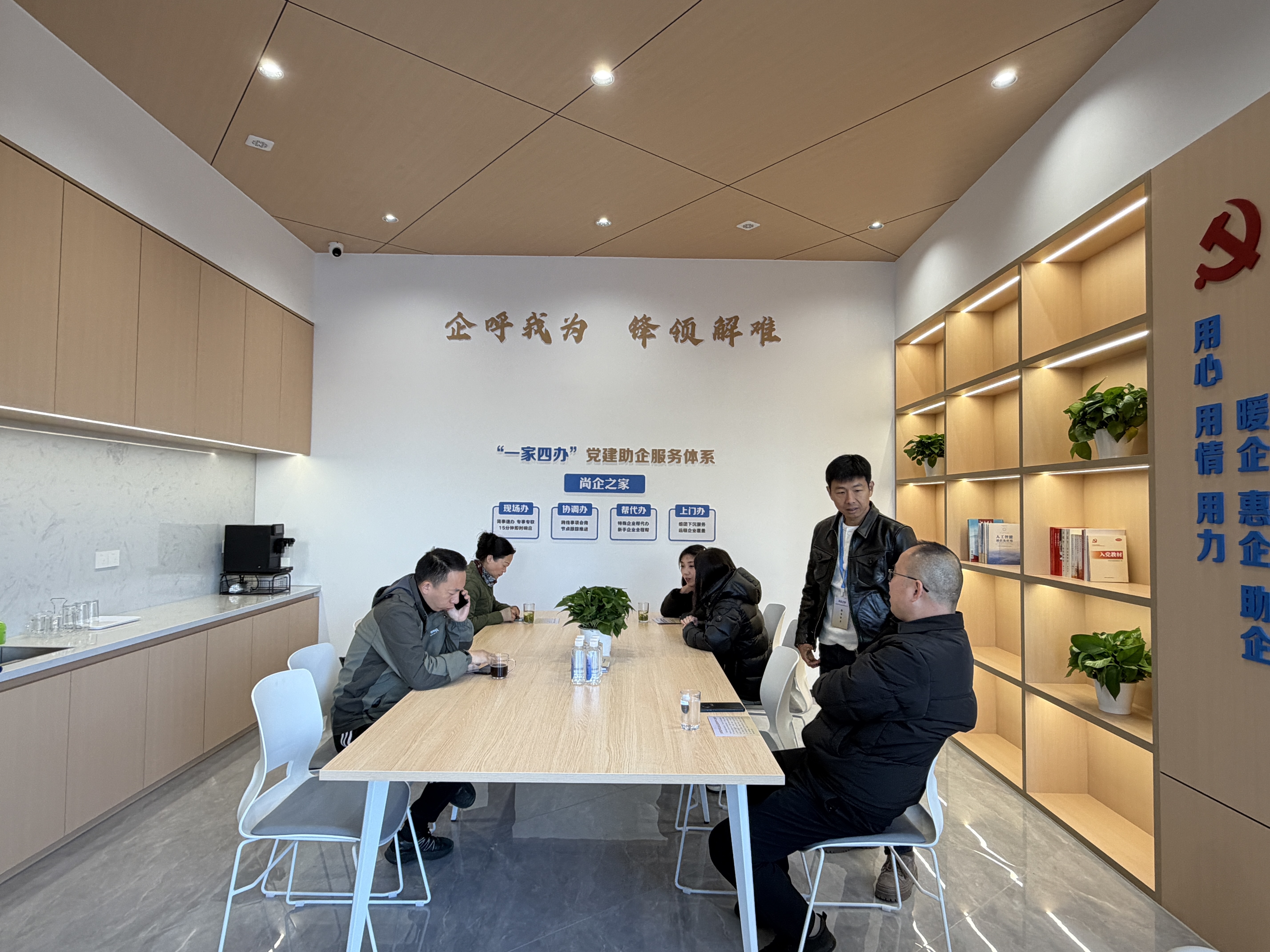 首期“锋领解难&middot;书记面对面”现场恳谈会在奉化举行