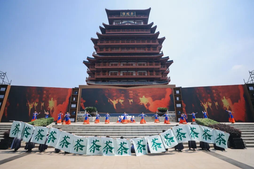 2025湖北陆羽茶文化旅游节在天门茶圣故里园盛大开幕。