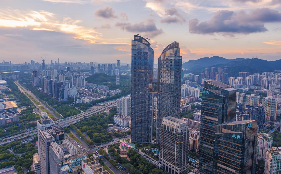 Futian District and Italy’s Puglia Region are sister cities. Xiangmihu Subdistrict organized this event to promote cooperation between the two sides. The focus was on future industries such as intelligent manufacturing, financial technology, and green energy. The goal was to explore new opportunities for collaboration.