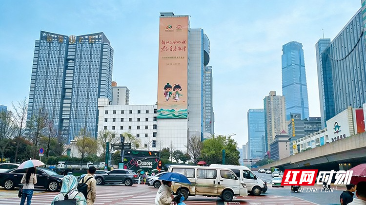 活动主题海报正在五一路湖南金融监管局LED屏播出