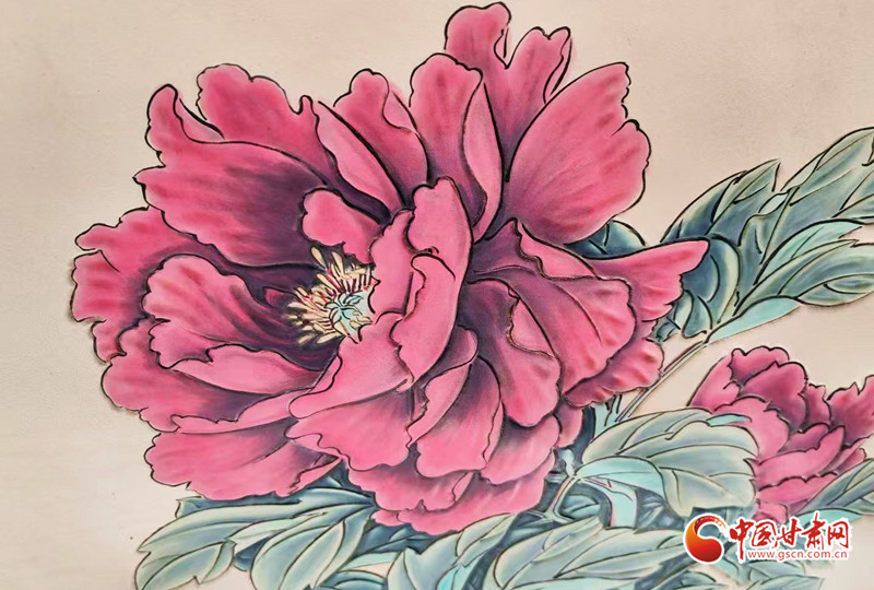 紫斑牡丹系列挂画是高重民的心头所爱