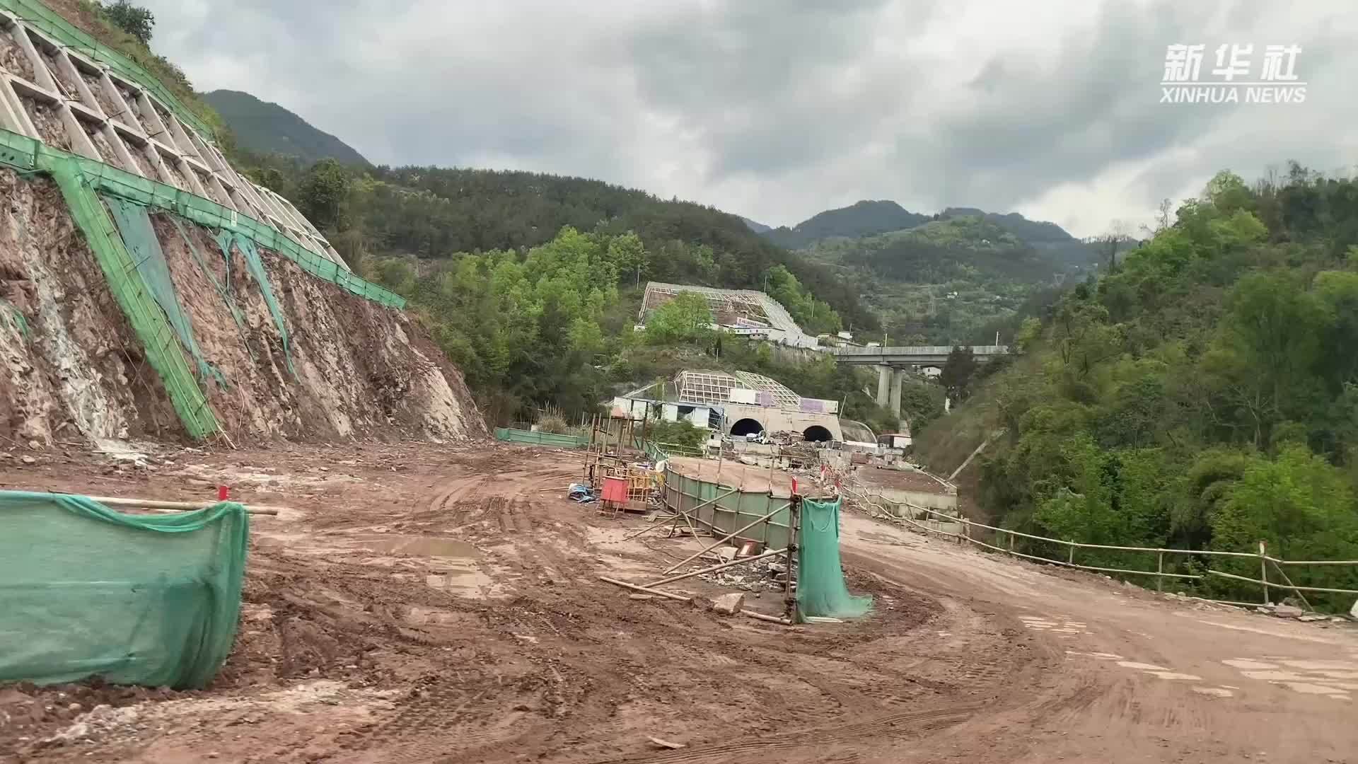 重庆一在建高速公路隧道发生爆炸事故致4人死亡