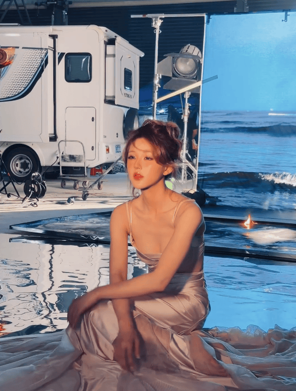 赵露思的五官精致，美貌养眼。