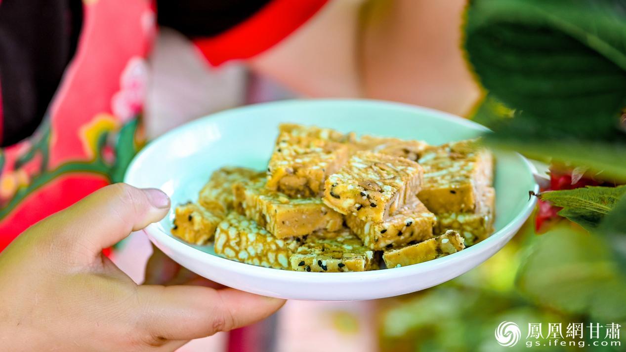 云屏蜜酥以蜂蜜包裹炸面条、核桃仁与花生，质朴滋味中藏着代代相传的匠心。李德宇　摄