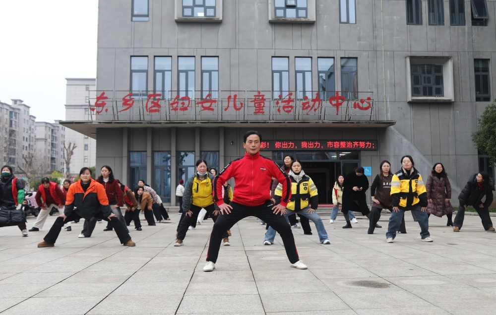 江西东乡：免费教授八段锦 关爱新就业群体