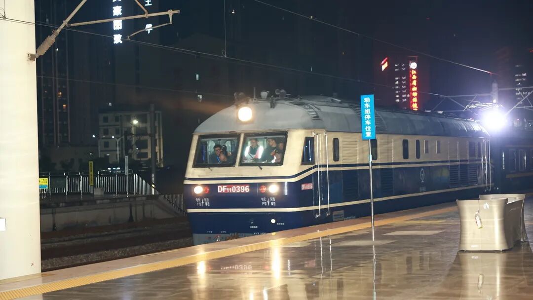 55033次检测列车进入南昌西站。(蒋靖妍摄)