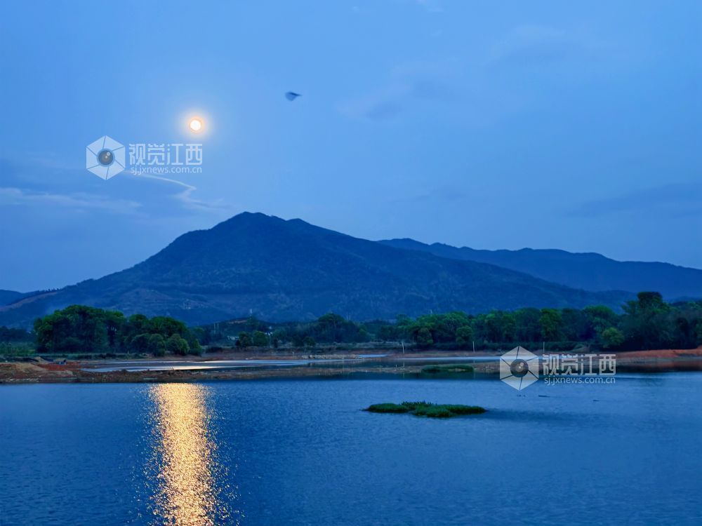 江西分宜：皓月映湖面 夜色漾清辉（图）