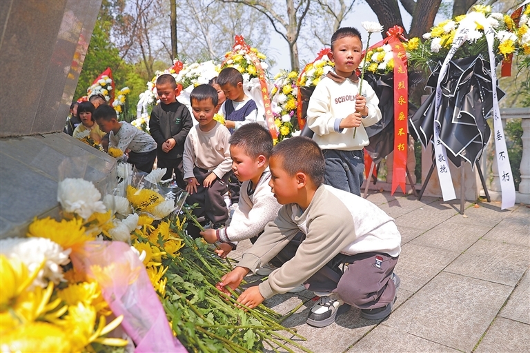 九江：缅怀革命先烈 传承红色精神（图）