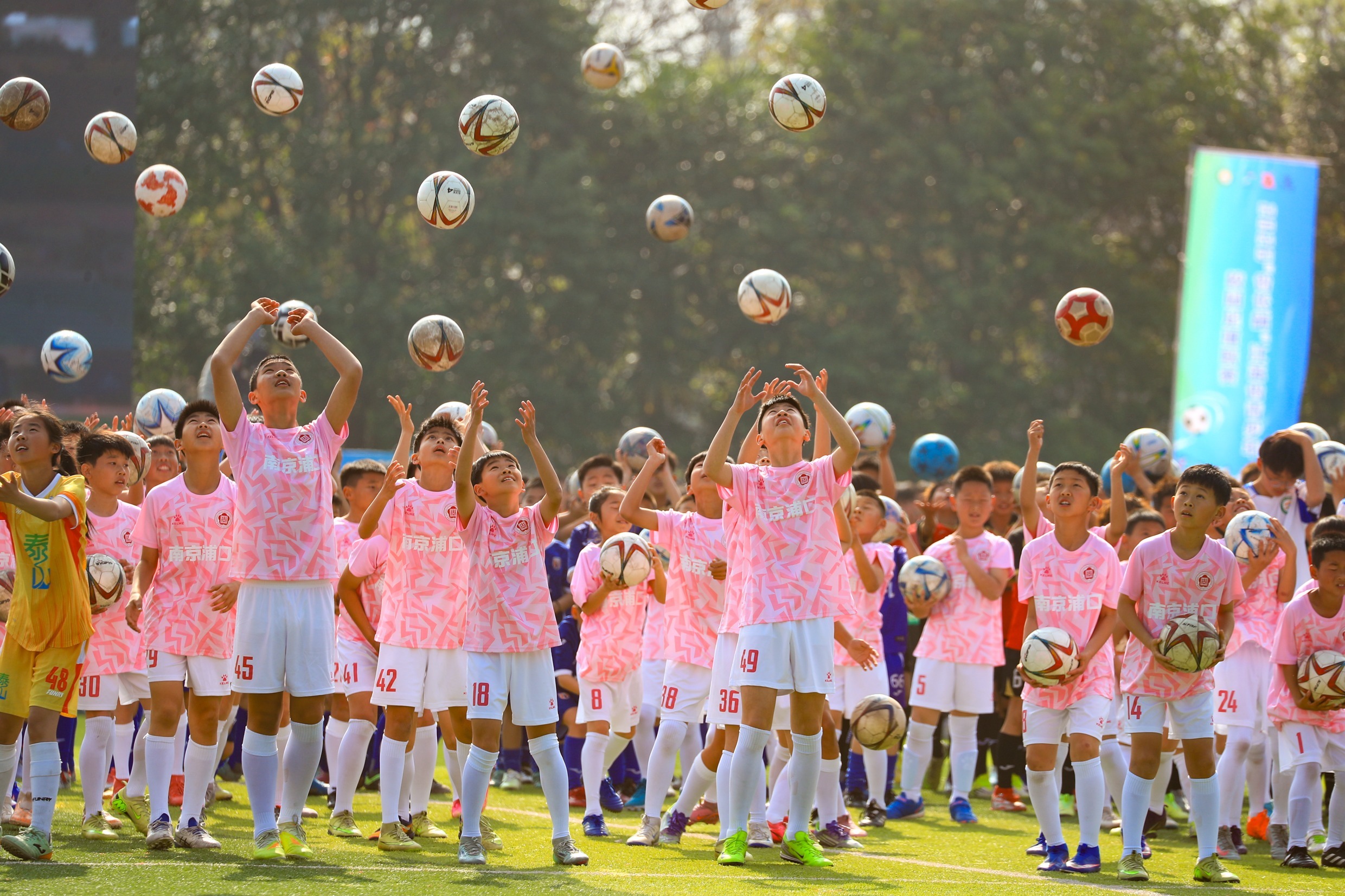 江苏2026“省长杯”青少年足球赛南京启幕