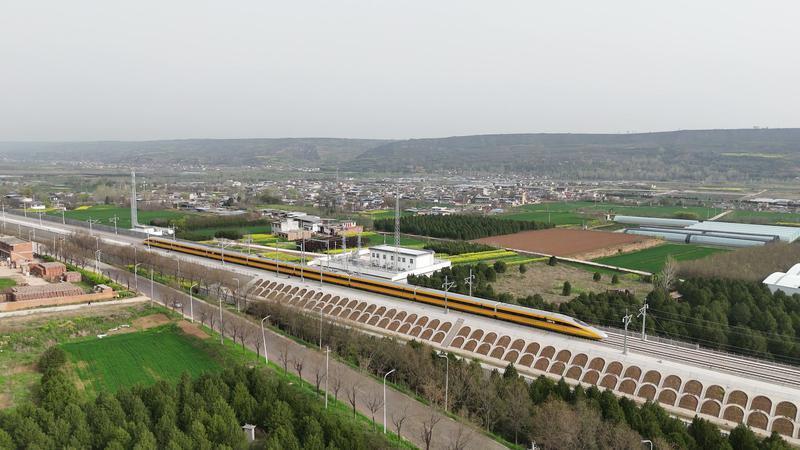 西十高铁陕西段首趟高速综合检测列车开行 受访单位供图