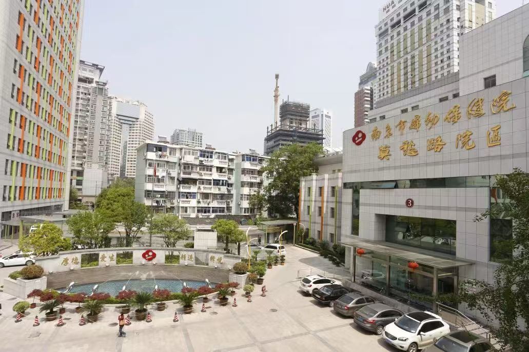 南京市妇幼保健院儿童保健科主任医师洪琴：守好“一头一尾”，为“星星的孩子”铺就全生涯温暖之路