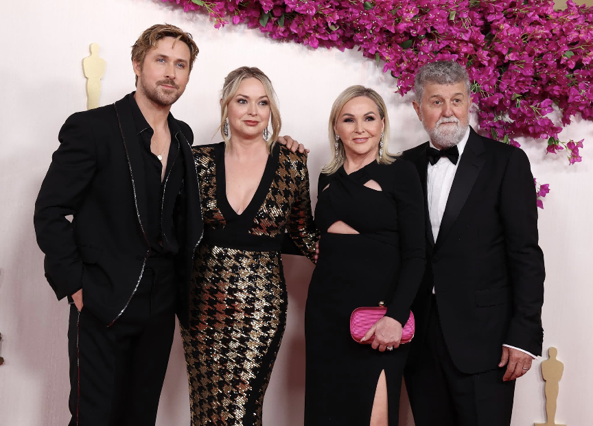 瑞恩·高斯林与家人合照