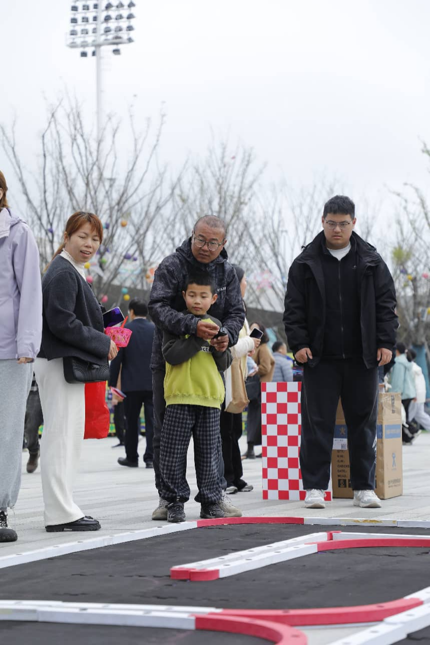 2026第八届江苏省社区体育合家欢暨风筝户外嘉年华在阜宁开幕
