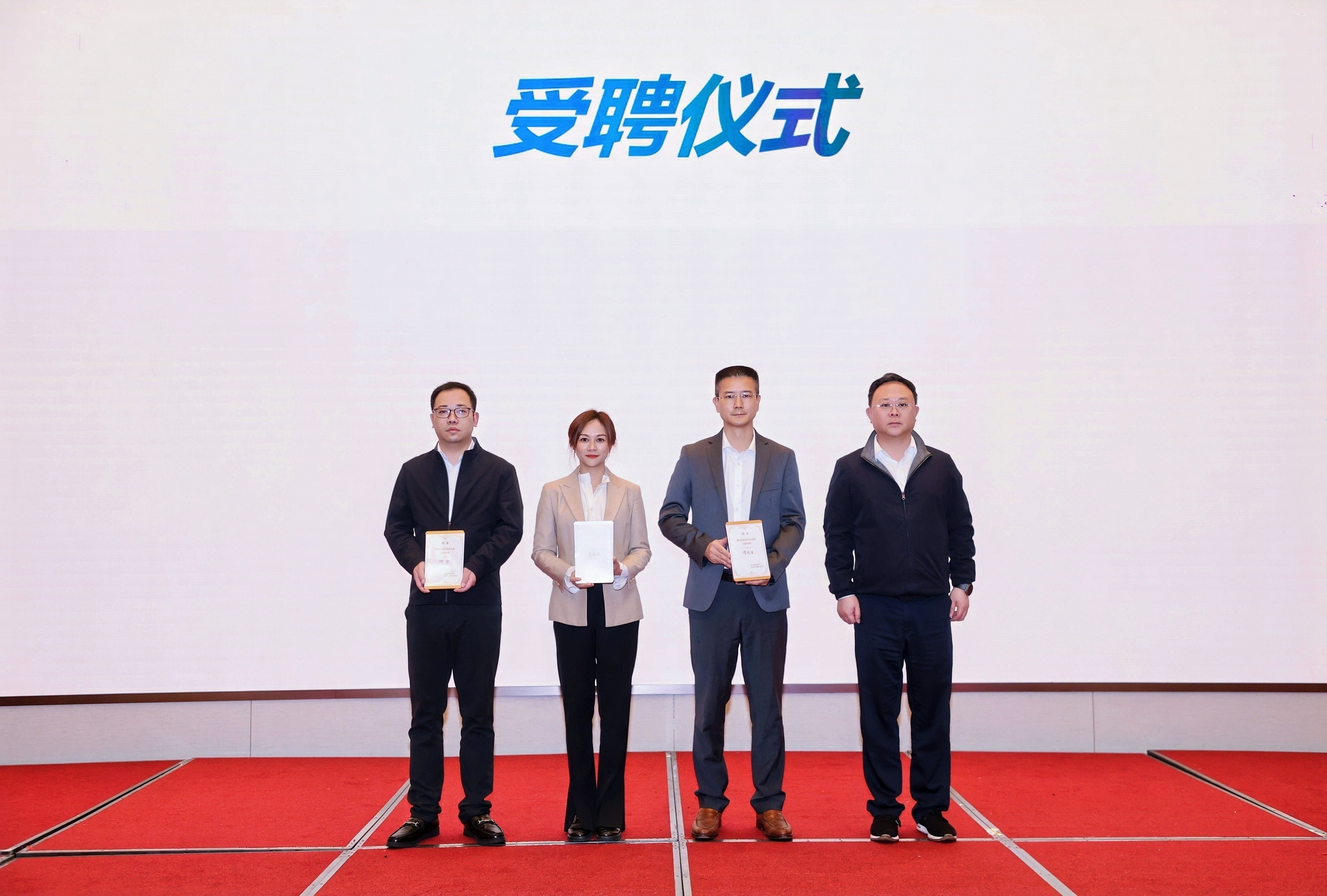 以“专业授课+互动赋能”推动代际共融与转型升级,“青蓝接力薪火传承营”在宁波奉化启幕!