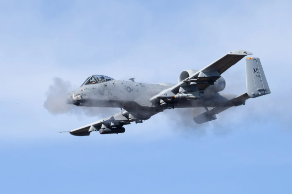 规模翻倍!美向中东增派18架A-10攻击机,将用于夺取霍尔木兹海峡