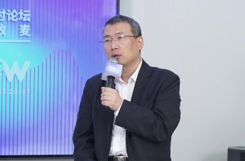 储殷：我们校正AI的反思能力，是在非AI时代养成的能力