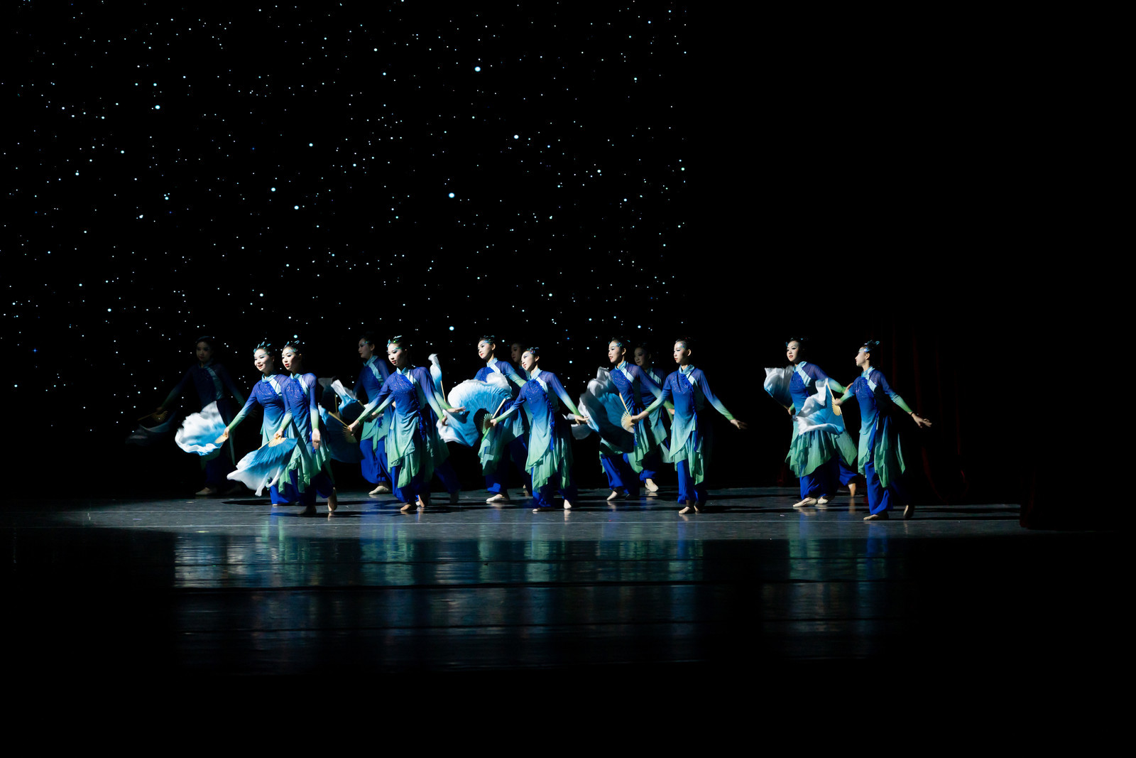 龙江少年展艺韵 美育成果耀冰城 黑龙江省第九届社会艺术教育成果汇报演出成功举办