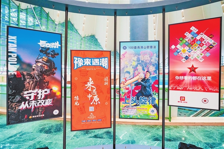 3月29日，2026中国网络媒体论坛在郑州启幕。图为论坛四大平行论坛之一的“融媒新声”论坛现场展示的网络精品佳作海报。 2026中国网络媒体论坛供图