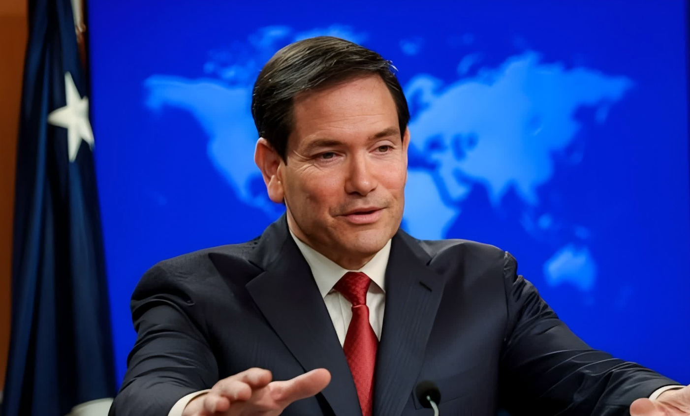 针对霍尔木兹海峡限度权问题,鲁比奥作风坚贞,强调华盛顿毫不会给与伊朗对这一海外水谈的任何方法限度,称此举将创举危急前例。