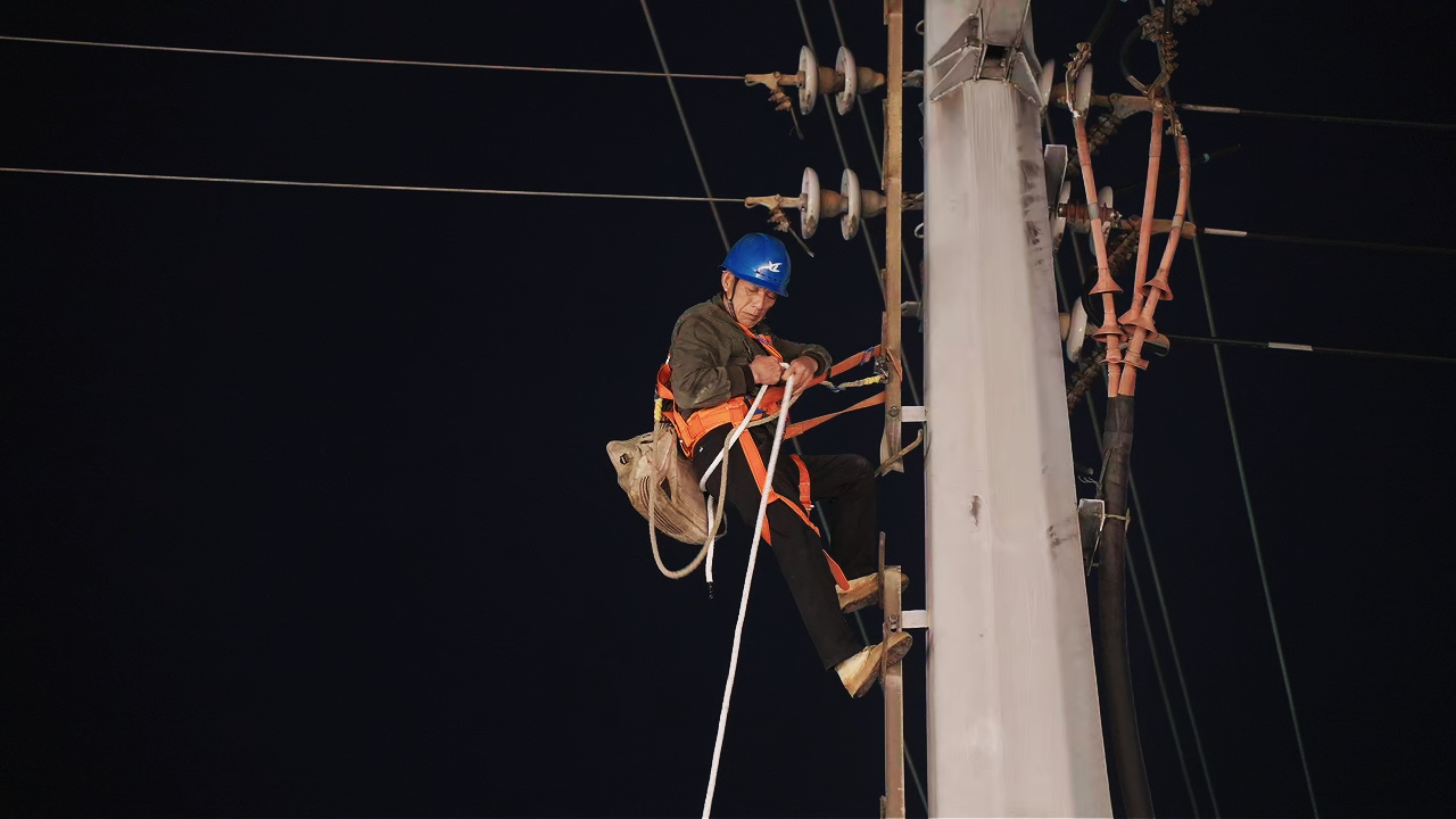 江西新余：电力零点作业护航城市更新改造