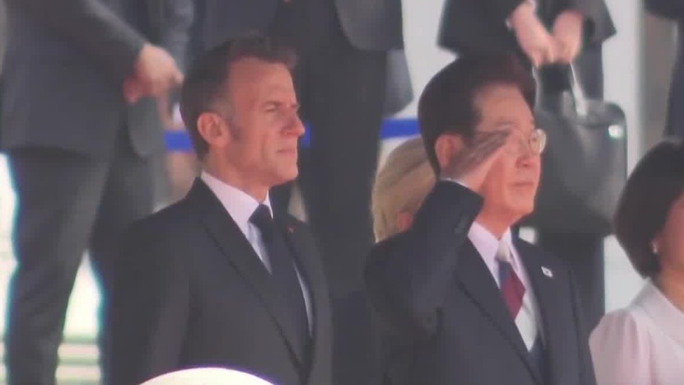 关键时刻马克龙访问日韩，能否促成中等强国联手突围？