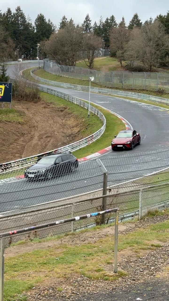 小米YU7 GT无伪装跑纽北的动态视频，来了