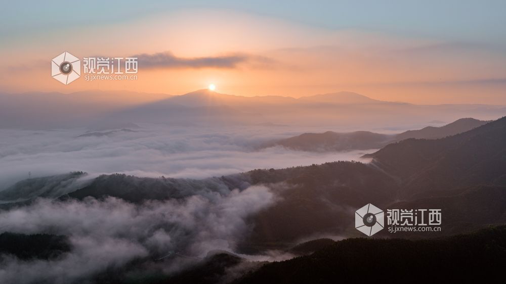 2026年4月1日在江西省吉安市新干县溧江镇培山水库拍摄的画面。