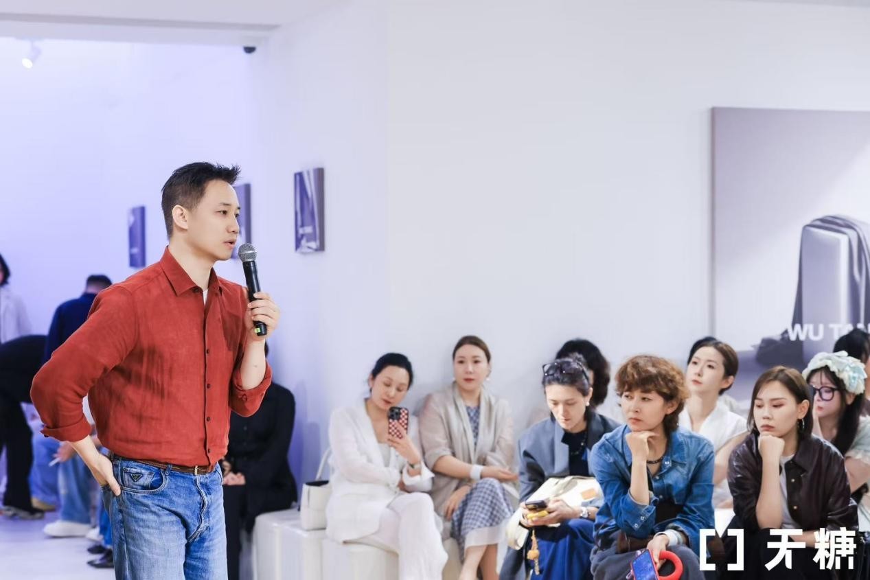 无糖三周年在深圳启幕：携手余秀华共写《BE A POEM》，以艺术联名重申极简初心