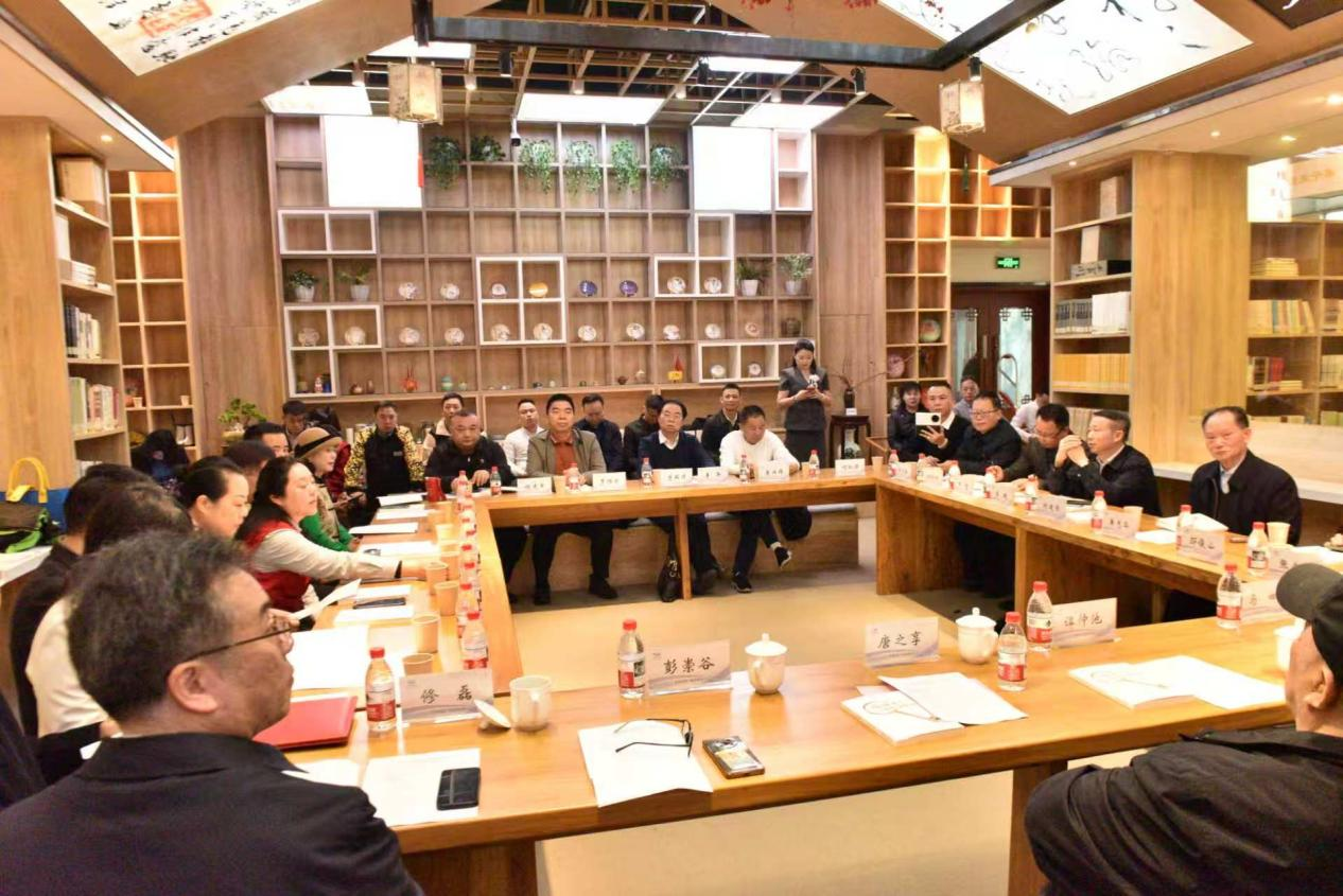 图为：新书研讨会现场