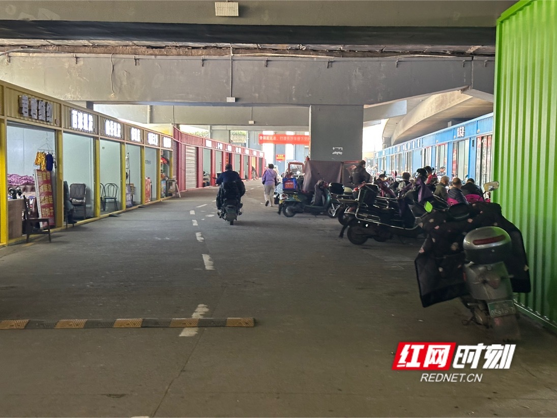 “圭塘邻里中心”的项目更是将“桥下空间利用”发挥到了极致。