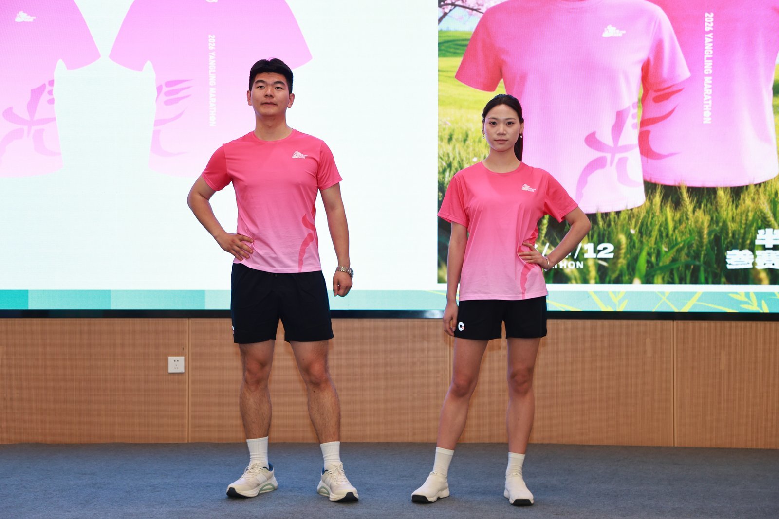 农科特色+体育精神 2026杨凌农科城马拉松赛战袍奖牌惊艳亮相