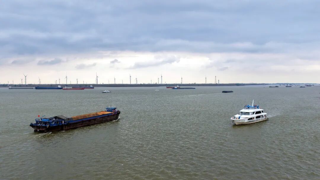 鄱阳湖水位突破12米枯水线