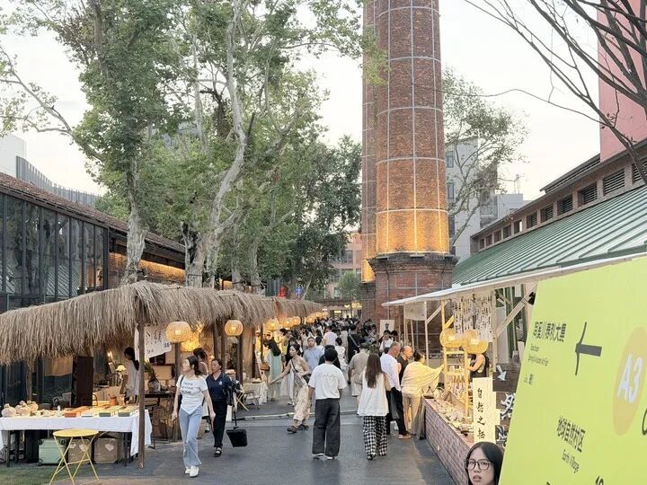 2025景德镇陶溪川春秋大集(秋集)开启。韩欣欣 摄