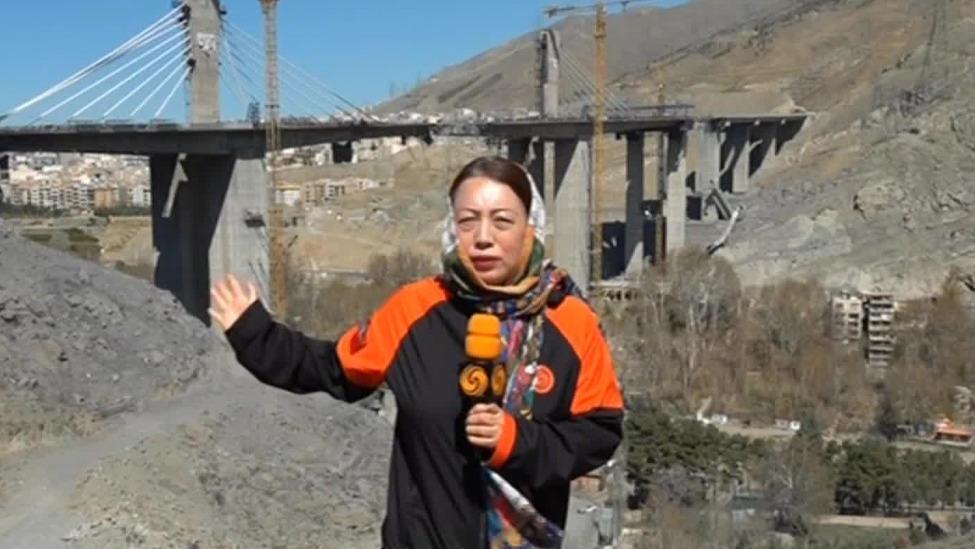凤凰记者直击伊朗遇袭最高公路桥：毁灭的不仅是一座桥，更是这个国家经济的希望
