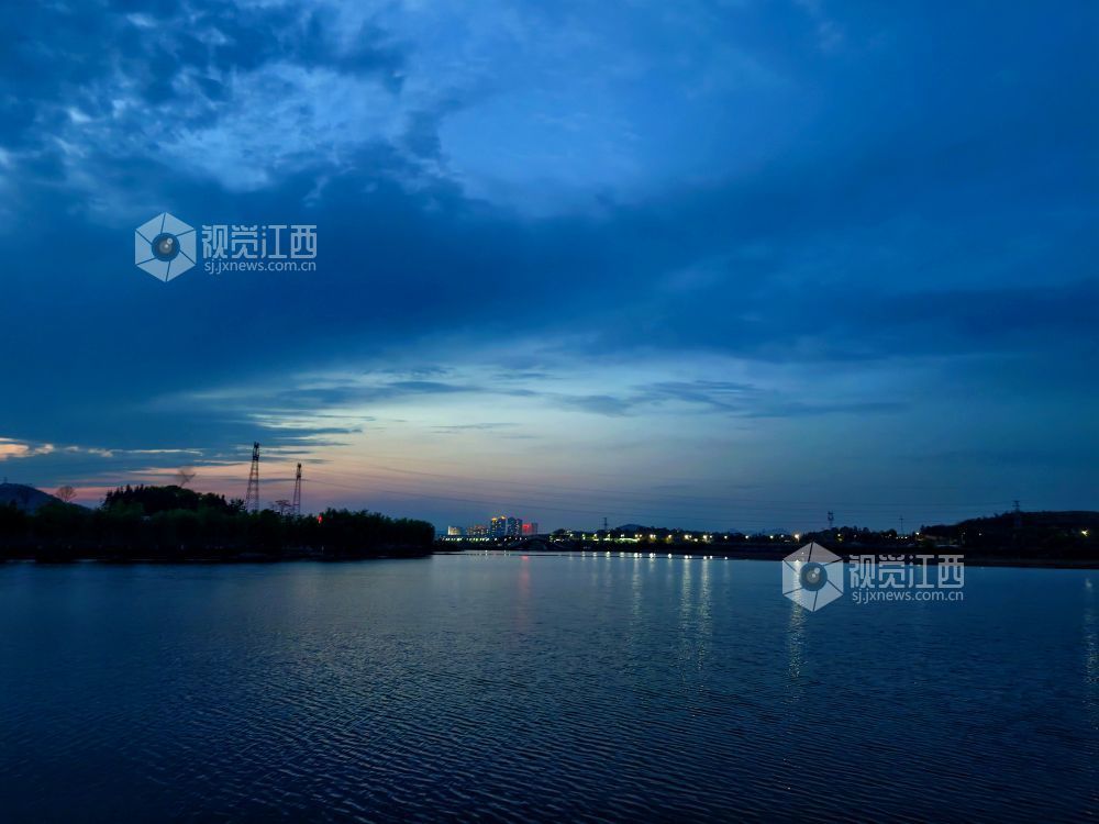 江西分宜：皓月映湖面 夜色漾清辉（图）