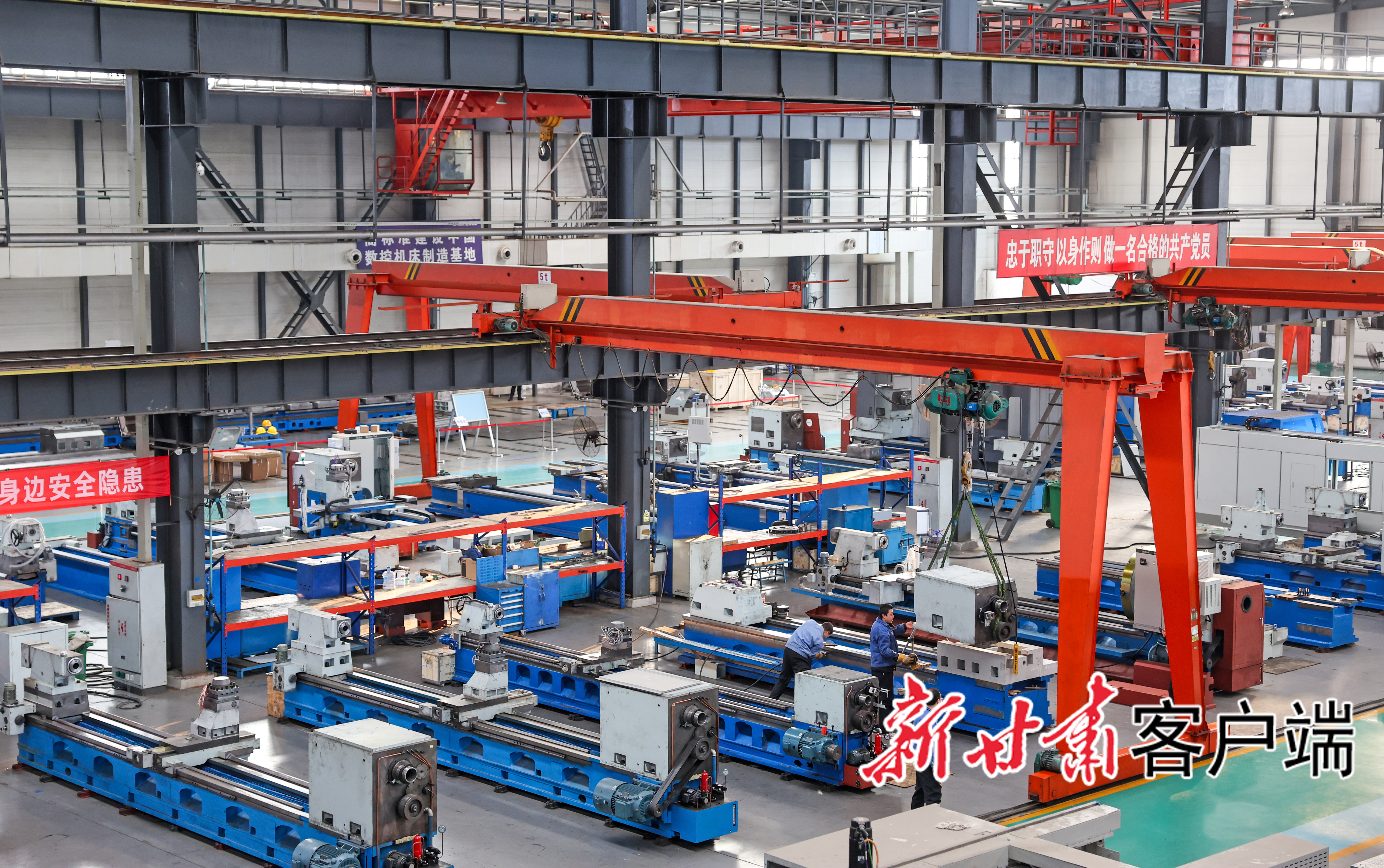 天水星火机床有限责任公司的生产车间　新甘肃&middot;甘肃日报记者　冯乐凯