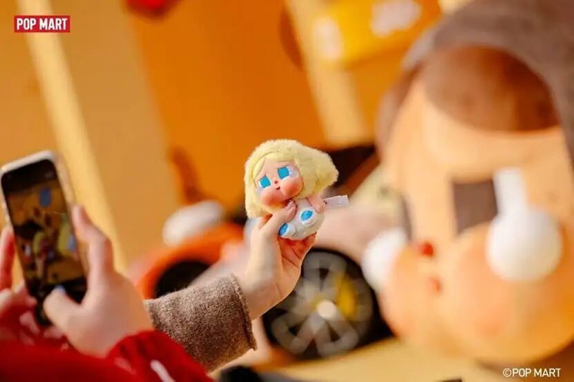 娃娃放在一起AI 生成的内容可能不正确。