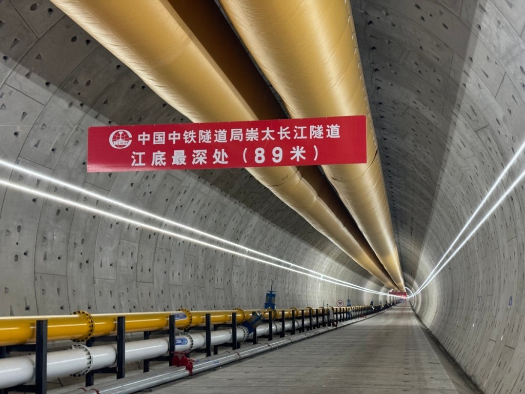 崇太长江隧道集长、大、高、深于一体,一举刷新多项全球高铁隧道纪录 澎湃新闻记者 徐亦嘉 图