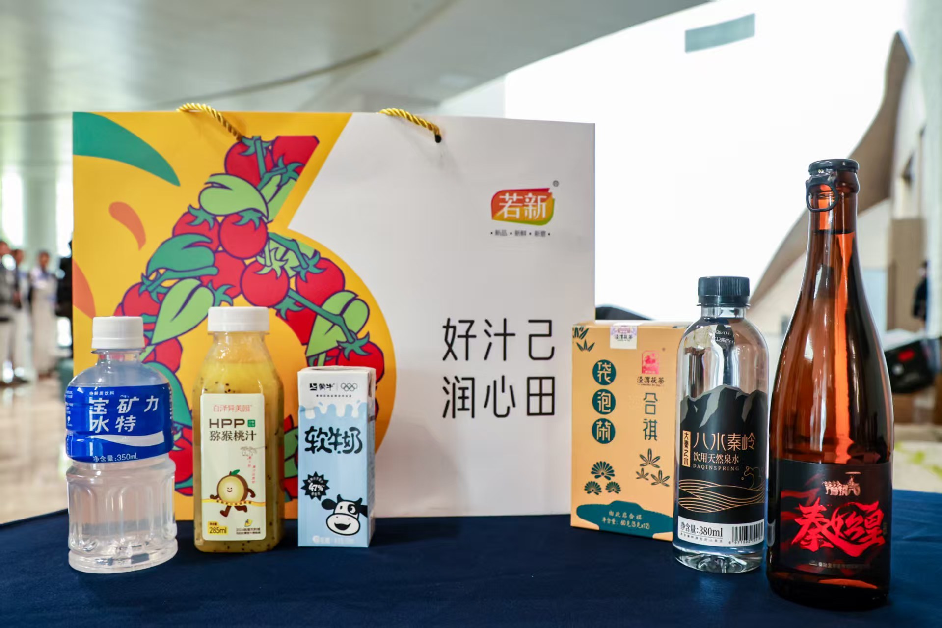 农科特色+体育精神 2026杨凌农科城马拉松赛战袍奖牌惊艳亮相