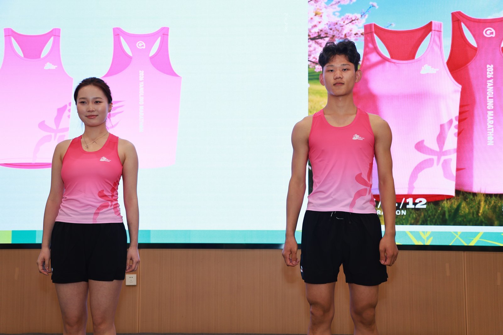 农科特色+体育精神 2026杨凌农科城马拉松赛战袍奖牌惊艳亮相