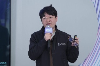 助力听障人士跨越交流障碍，AR+AI眼镜让声音“浮”在眼前