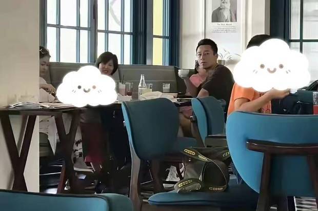 大S陪娃用餐温馨幸福。