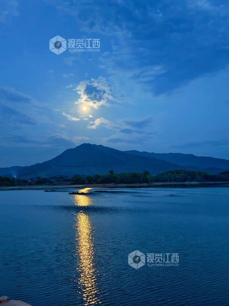 江西分宜：皓月映湖面 夜色漾清辉（图）
