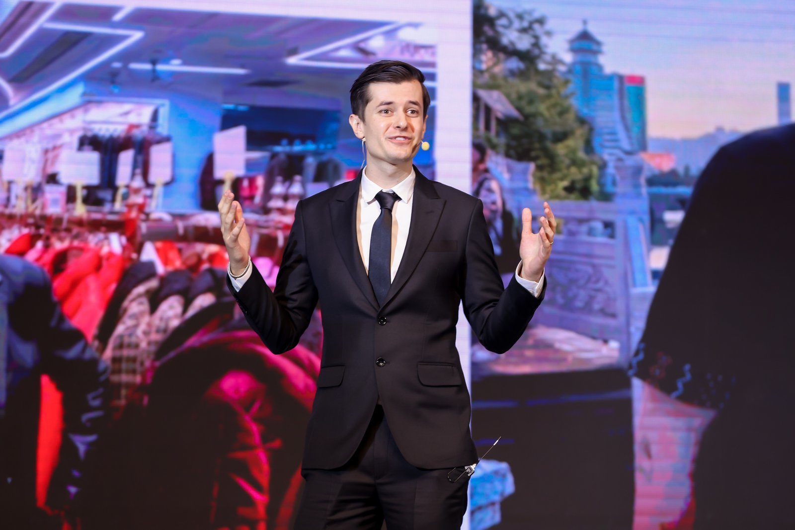 图为澳大利亚籍网络名人、环球旅行家杰克&middot;托尔。