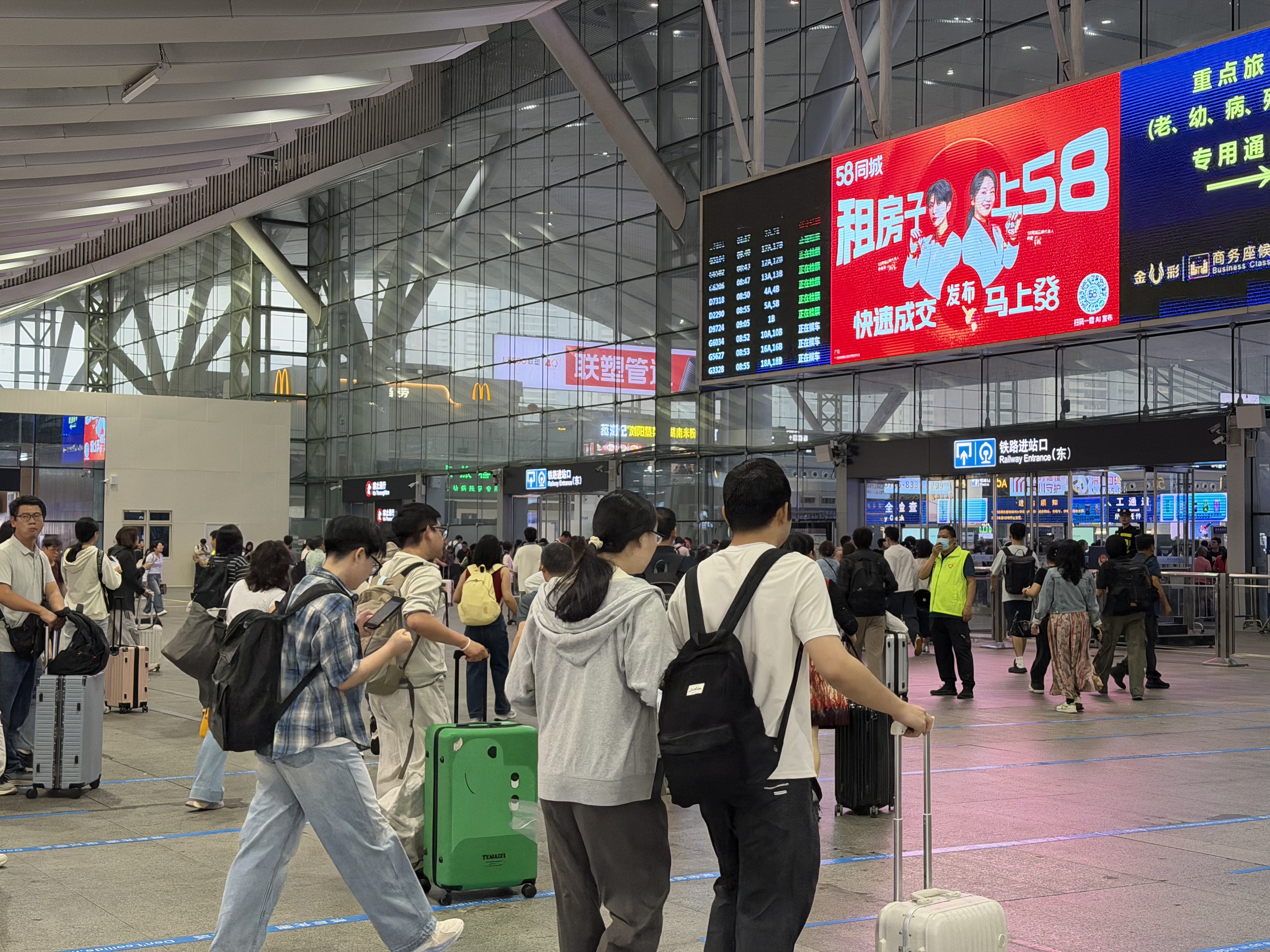 清明遇上公众假期，广深港高铁跨境北上客流创新高