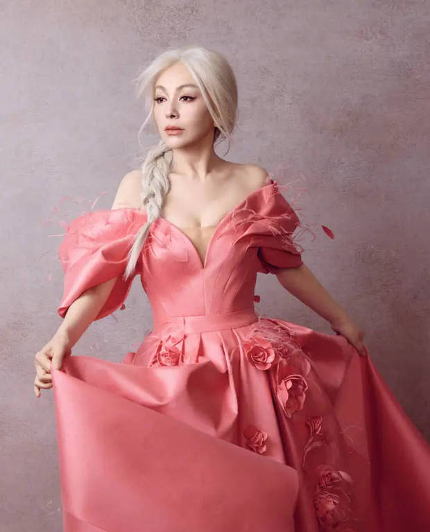 王琳秀出好身材。