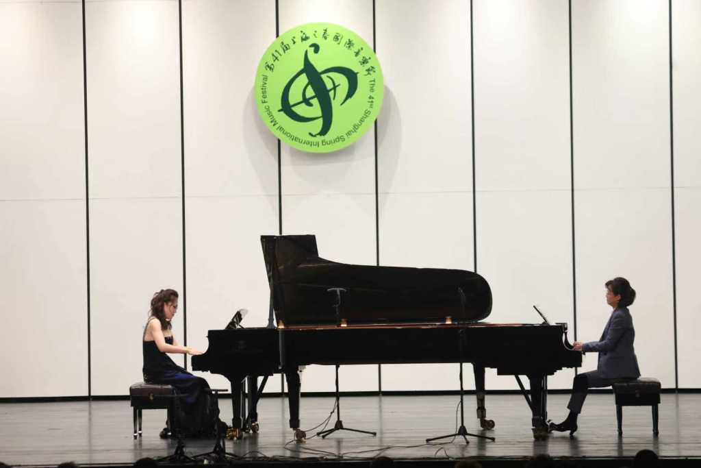 徐持和姐姐徐奋双钢琴同台