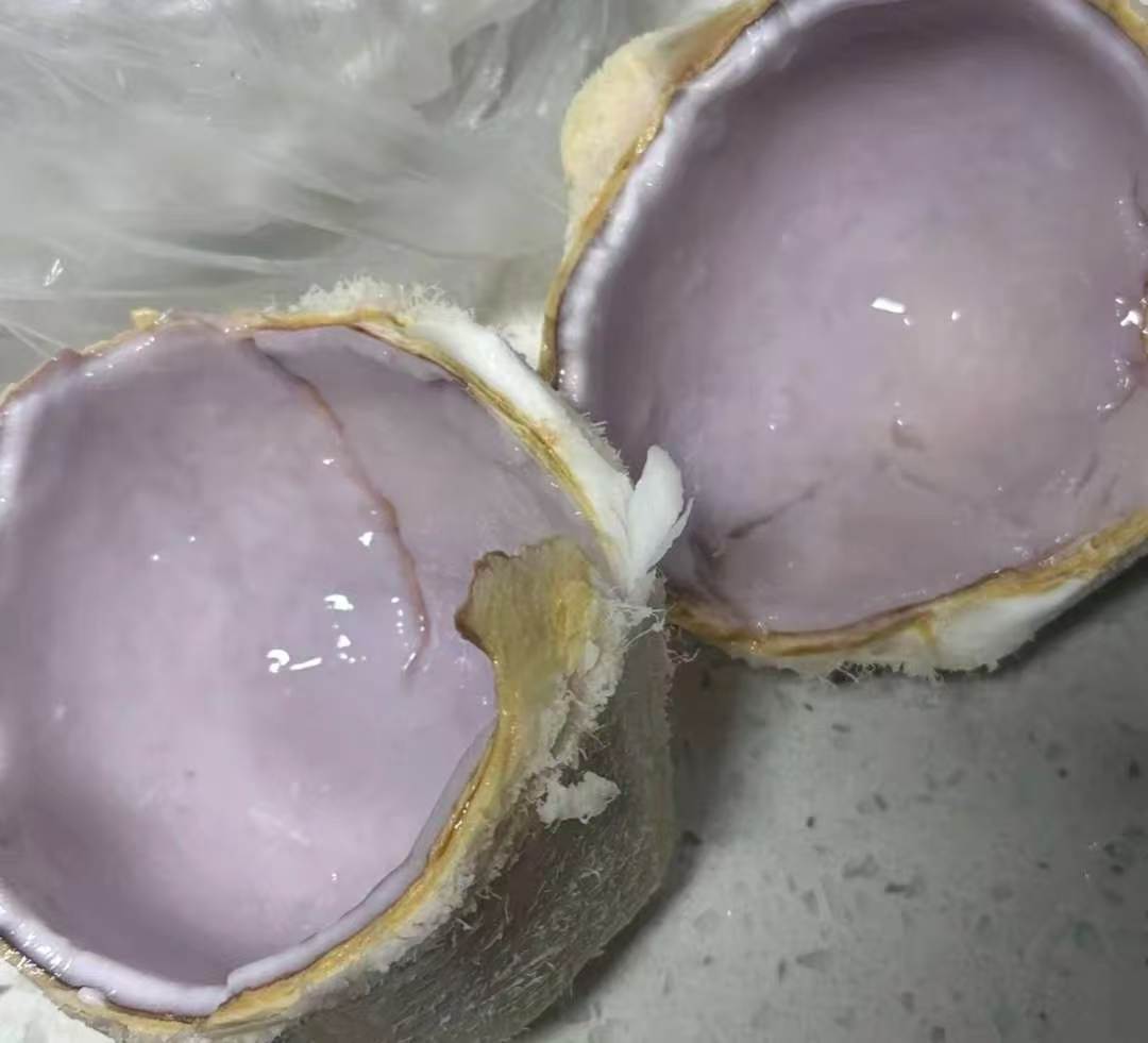 椰子果肉呈紫色(来源:当事人供图)