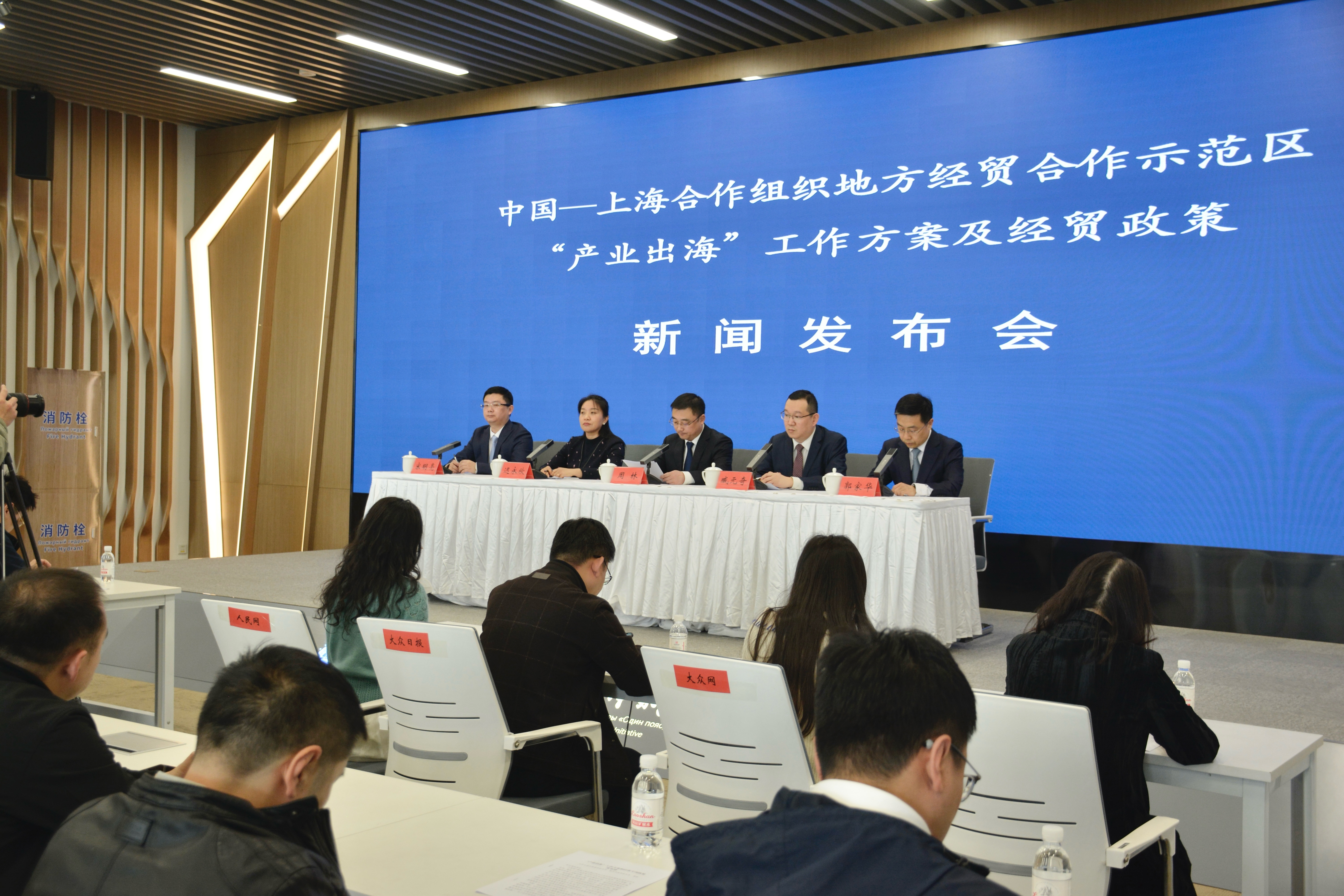 �Ϻ�ʾ�����Ƴ�����������+��ó���ߡ����ȭ